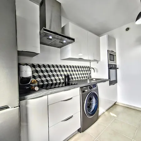 Beachfront - Panoramic View - Balkony - Ac 公寓 *