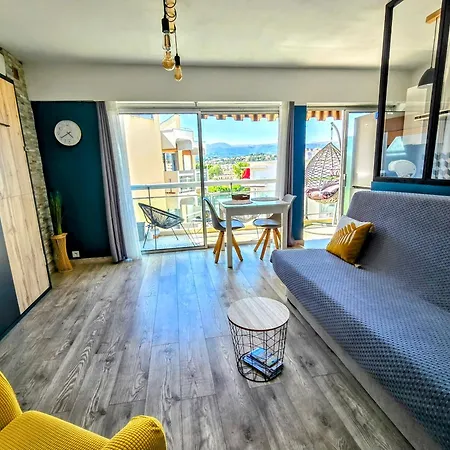 Beachfront - Panoramic View - Balkony - Ac 公寓 滨海卡涅