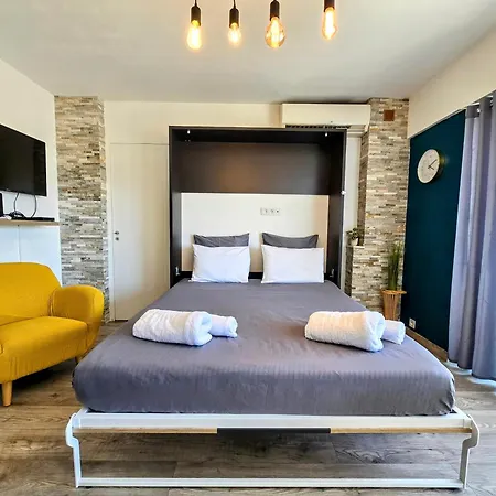 شقة Beachfront - Panoramic View - Balkony - Ac